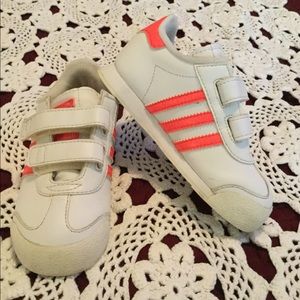 Girls Adidas throwback sneaker Size 8.